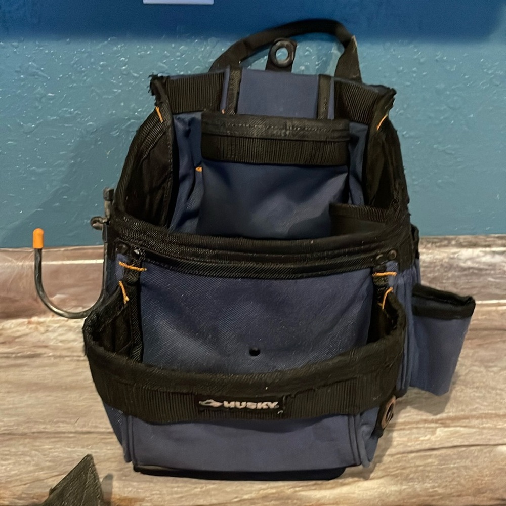 Husky utility pouch nail bag comes with hammer holder and belt used good shape